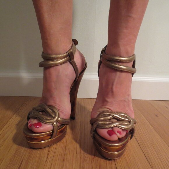 GUCCI Gold Platform Sandals - Picture 1 of 9